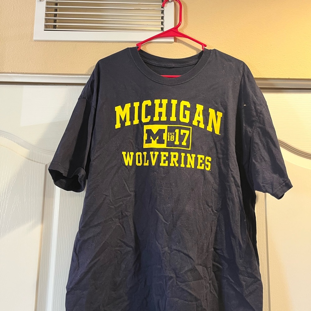 Michigan tshirt
Unisex
Size xl/xxl